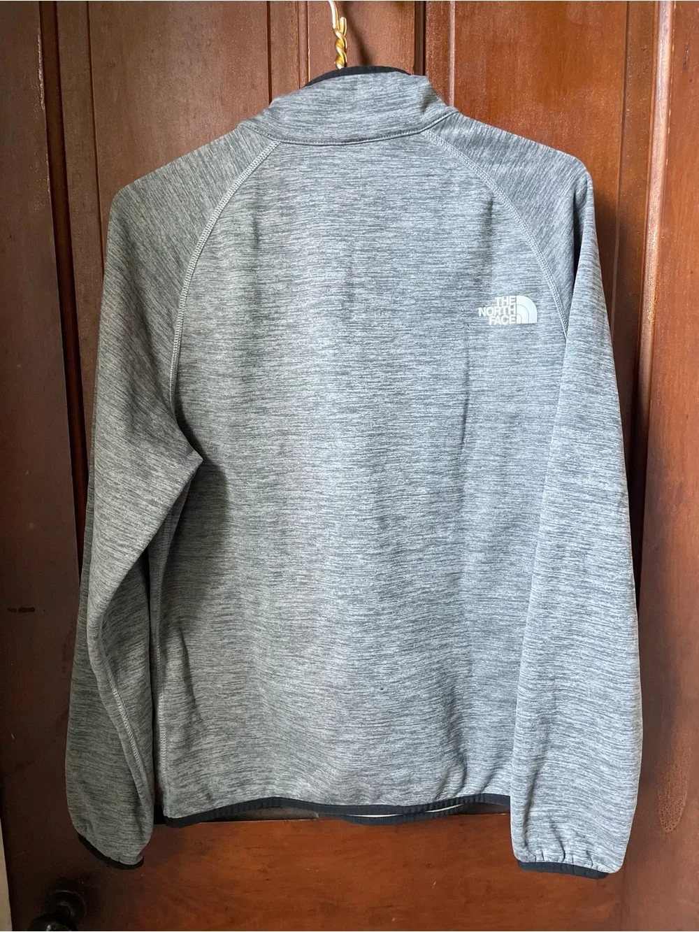 The North Face men's medium gray long sleeve pullover